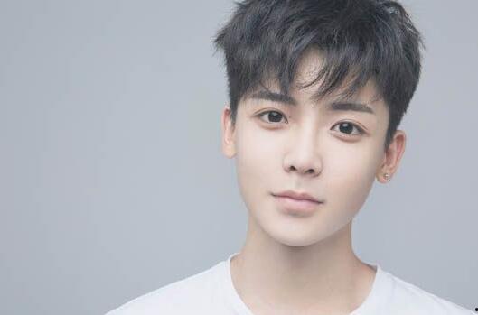 国产男爱豆侯明昊视频播放,粉丝狂刷点赞