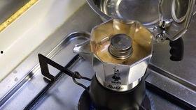 国产摩卡壶双阀使用视频,轻松制作香浓咖啡